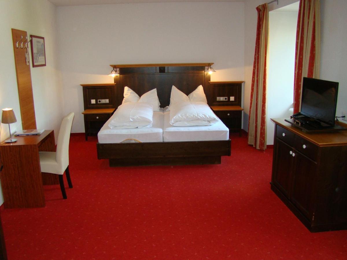 Hotel Neuwirt Mauterndorf  Buitenkant foto