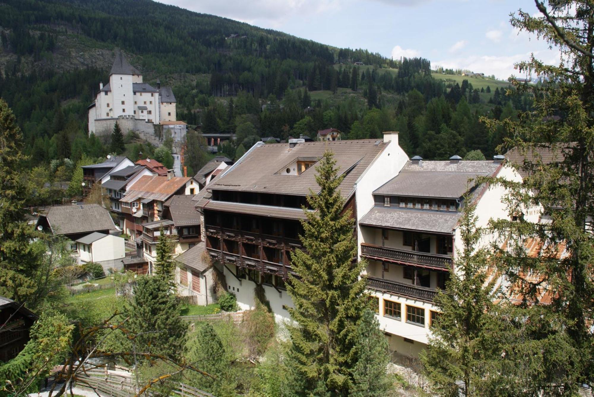 Hotel Neuwirt Mauterndorf  Buitenkant foto